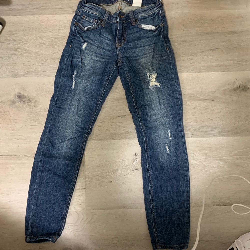 Mid-rise destructed skinny jeans!